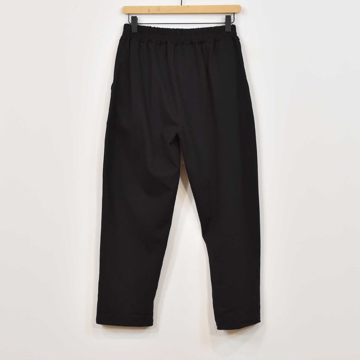 Black elastic baggy trousers 