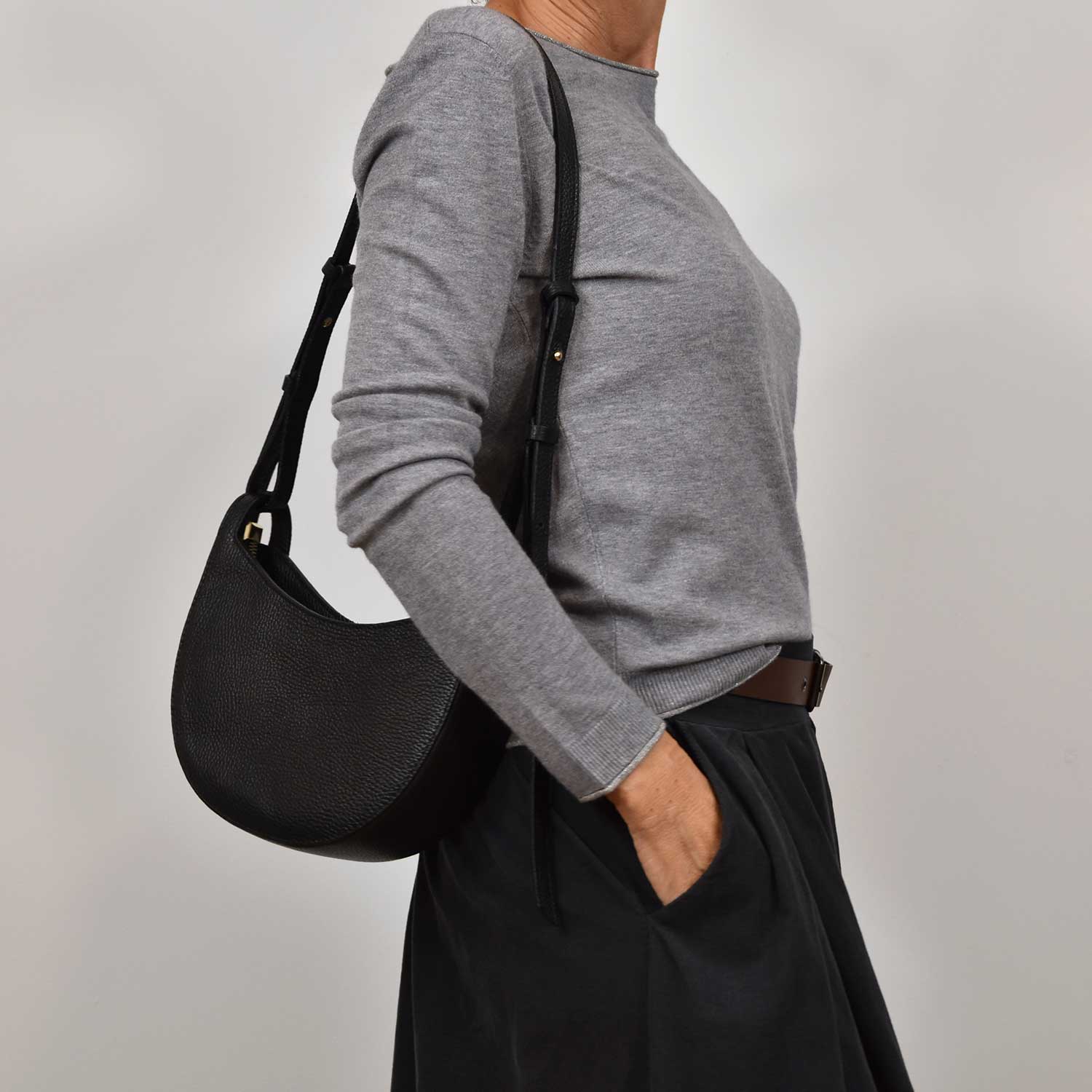 Bolso media luna negro