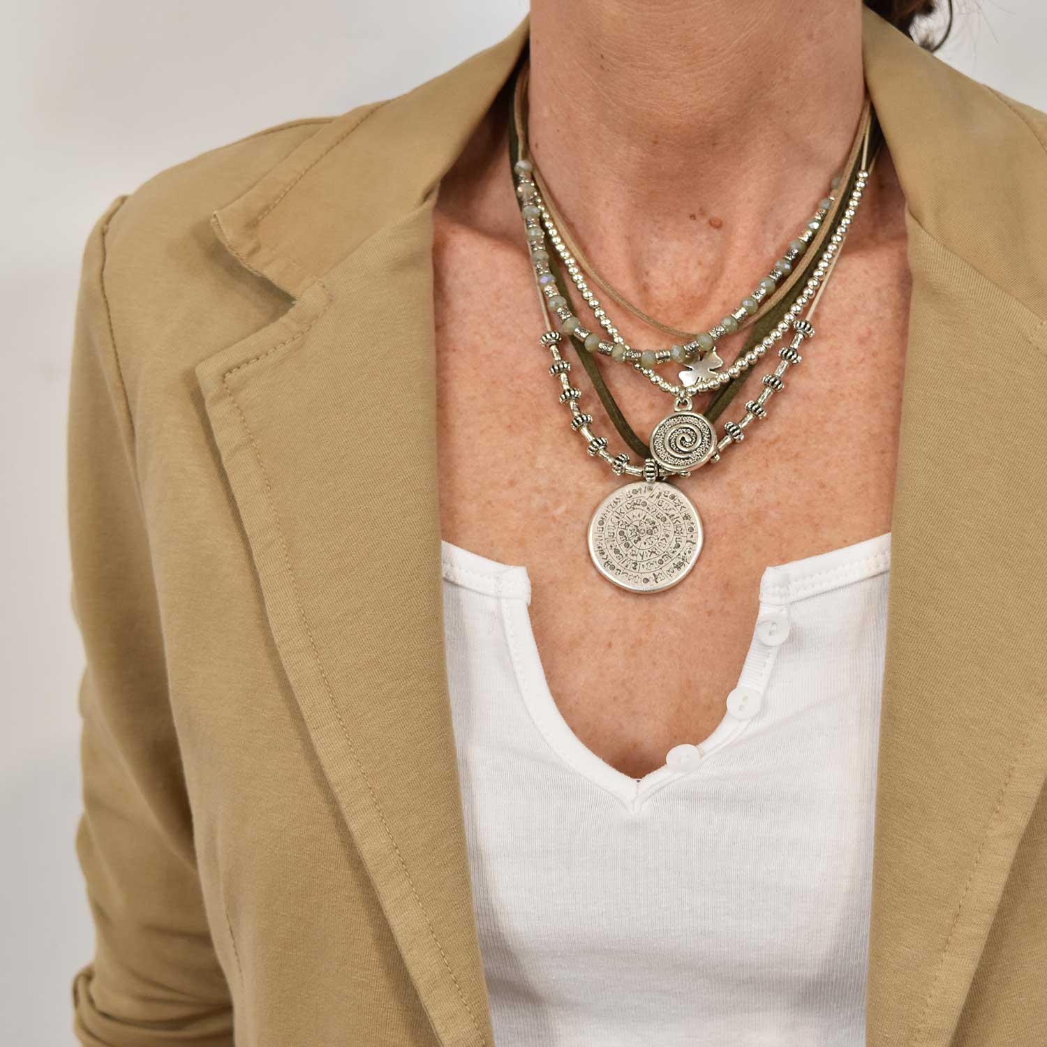 Silvery and kaki layered necklace