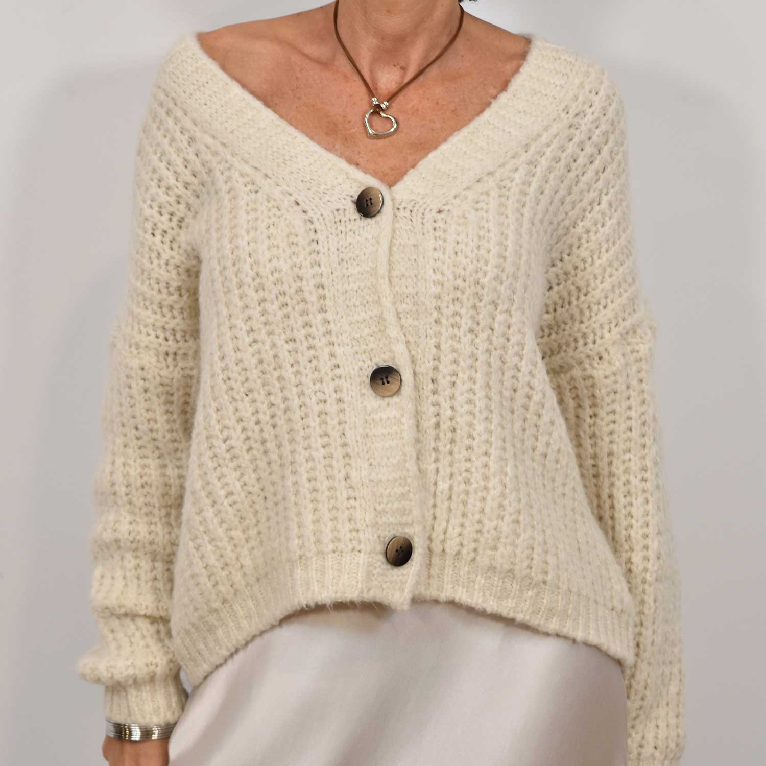 Chaqueta punto botones beige