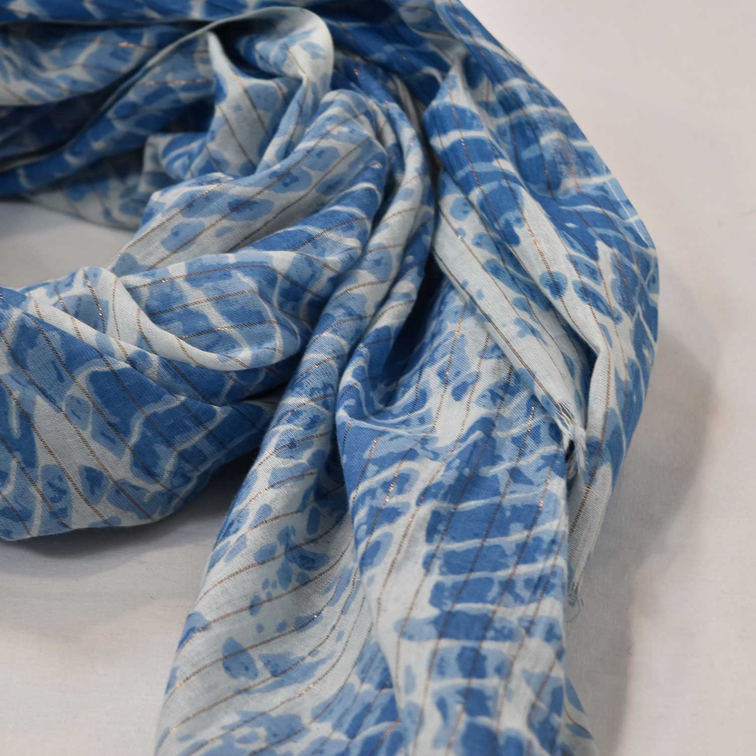 écharpe bleue tie dye à paillettes