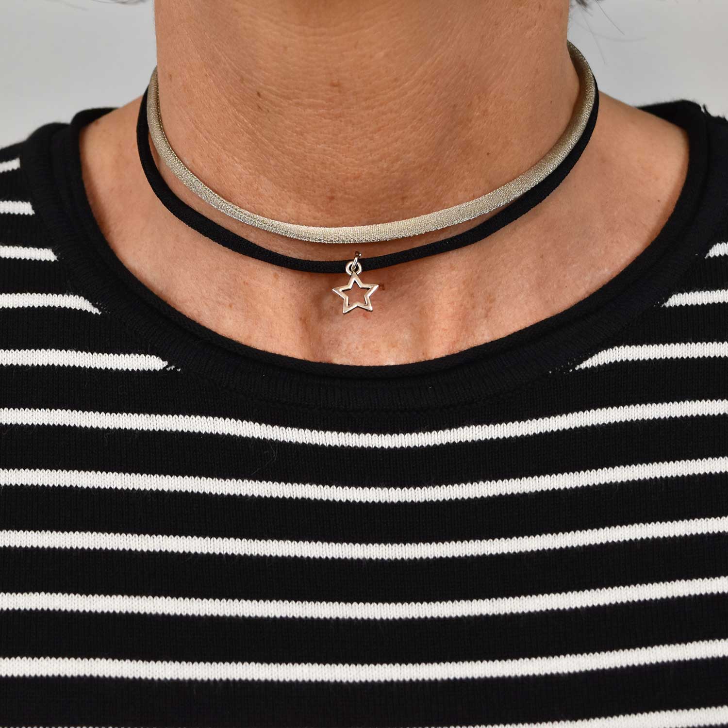 Black star elastic necklace