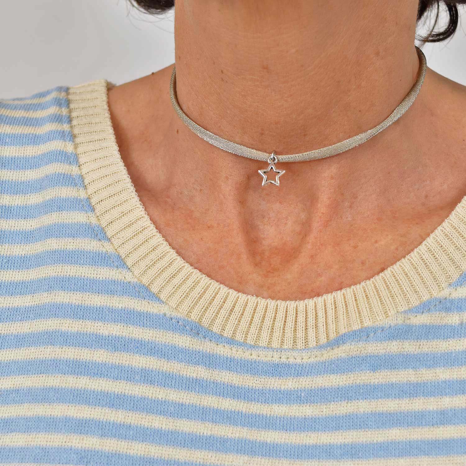 Taupe star elastic necklace