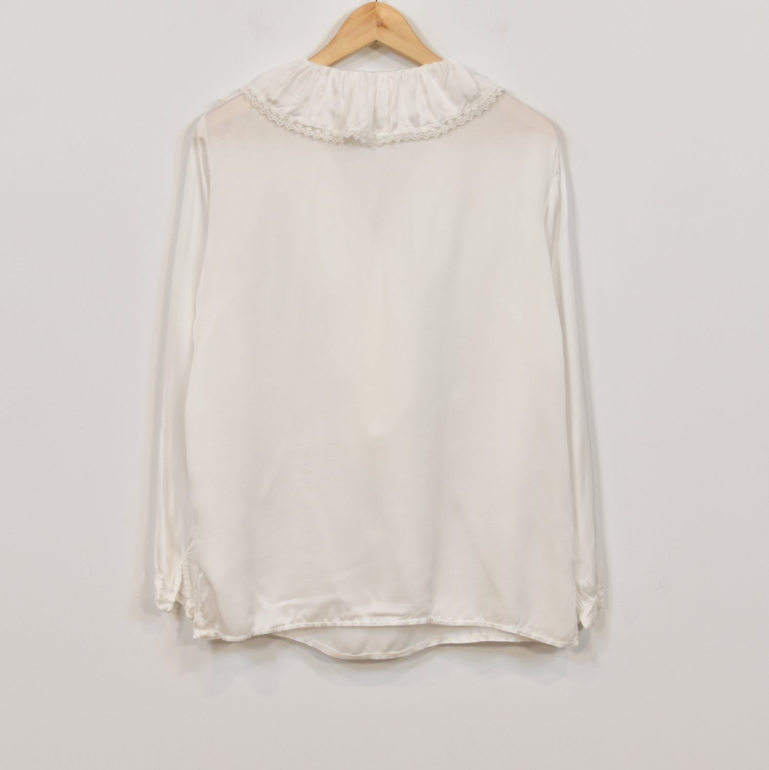 Blusa volantes escote