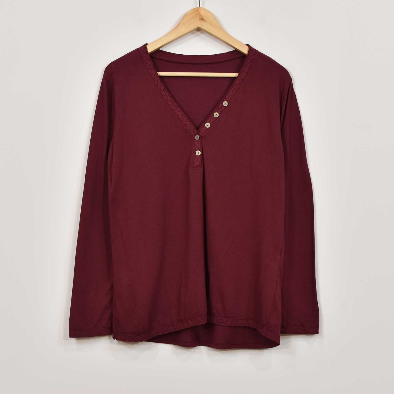 Burgundy buttons neckline t-shirt