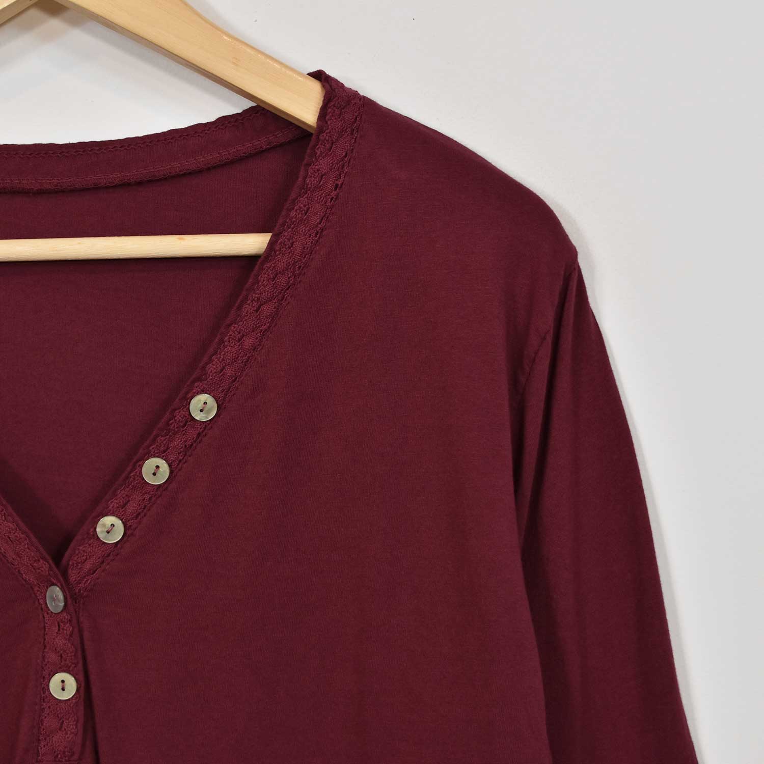 Burgundy buttons neckline t-shirt