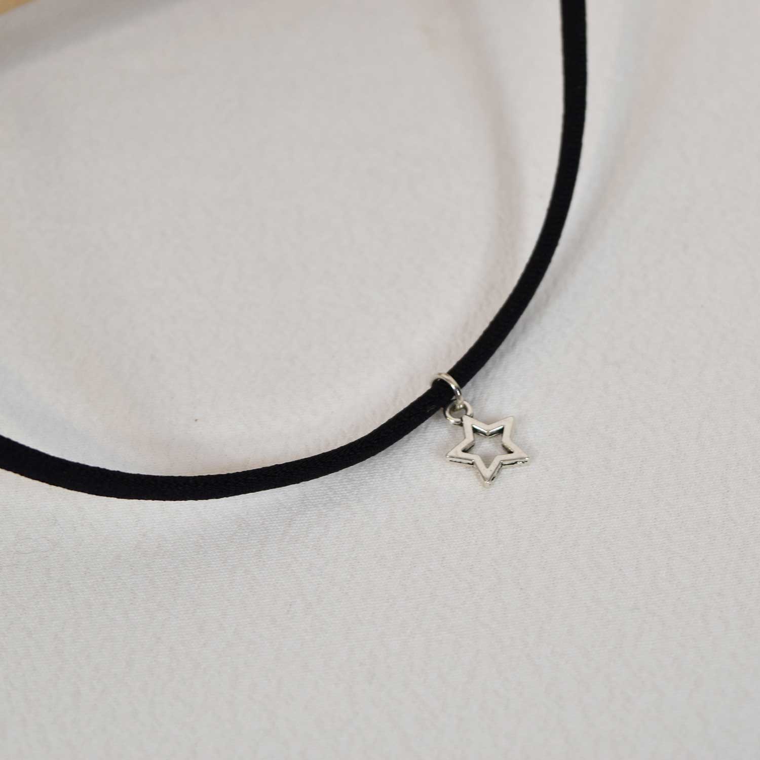 Black star elastic necklace