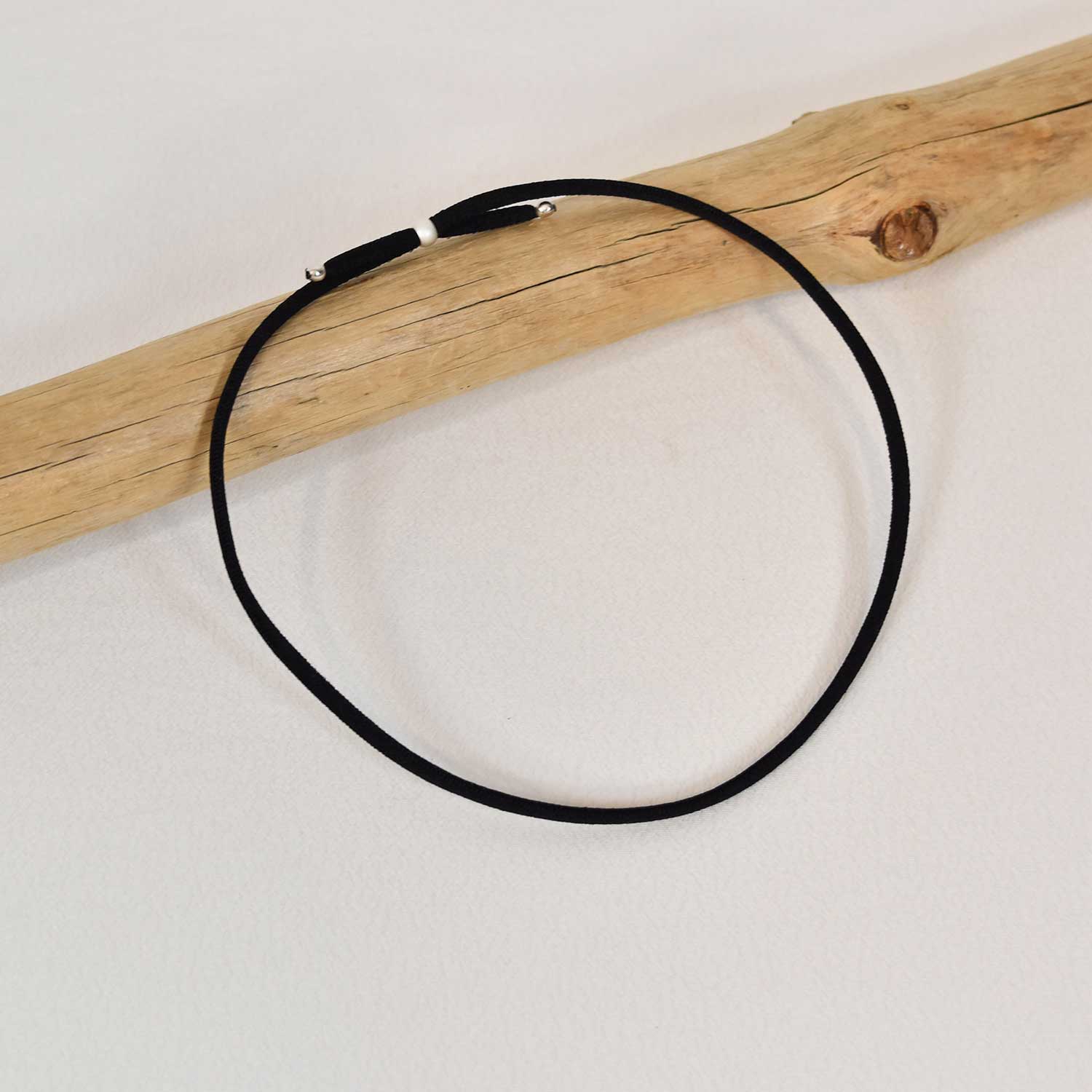 Black elastic necklace