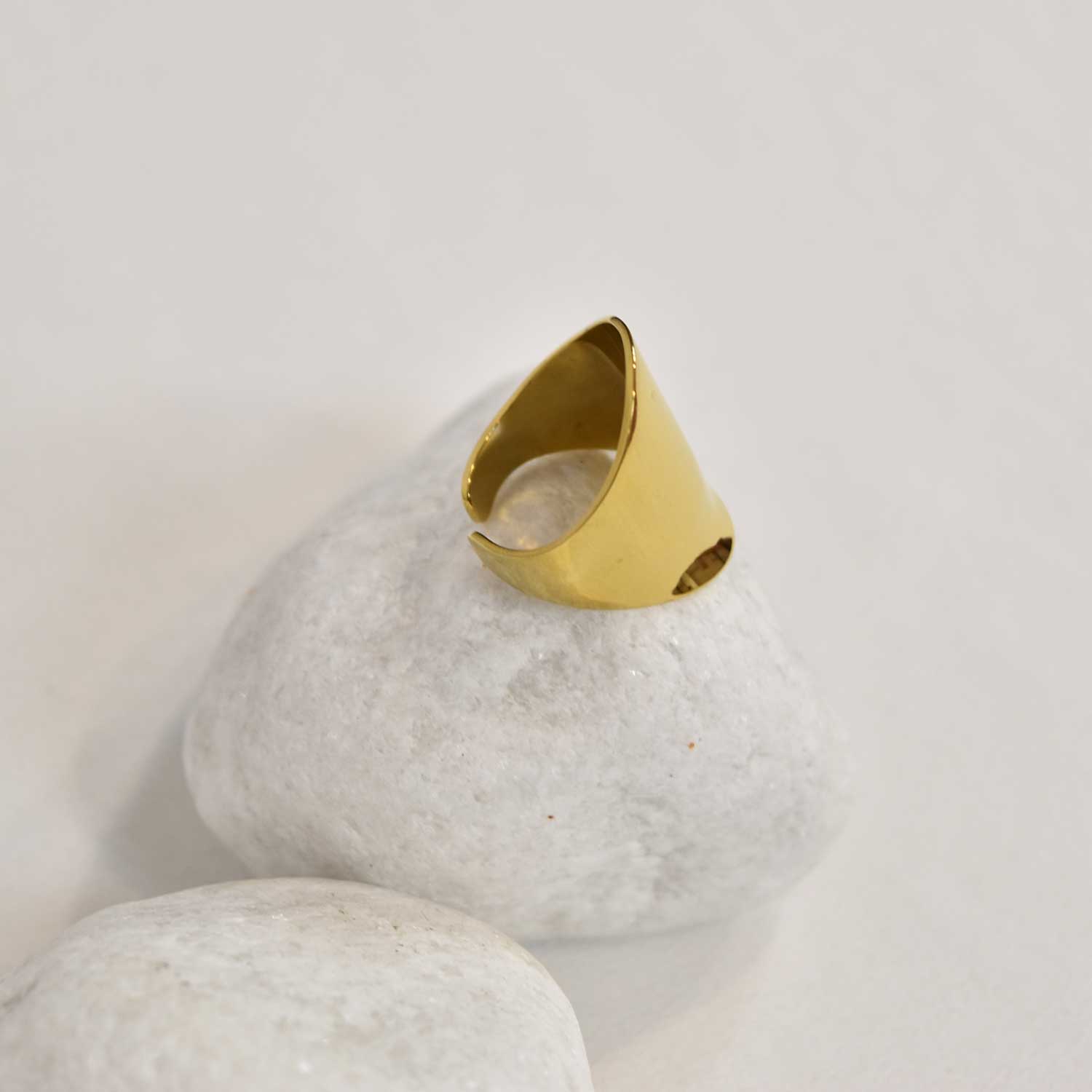Wide gold ring