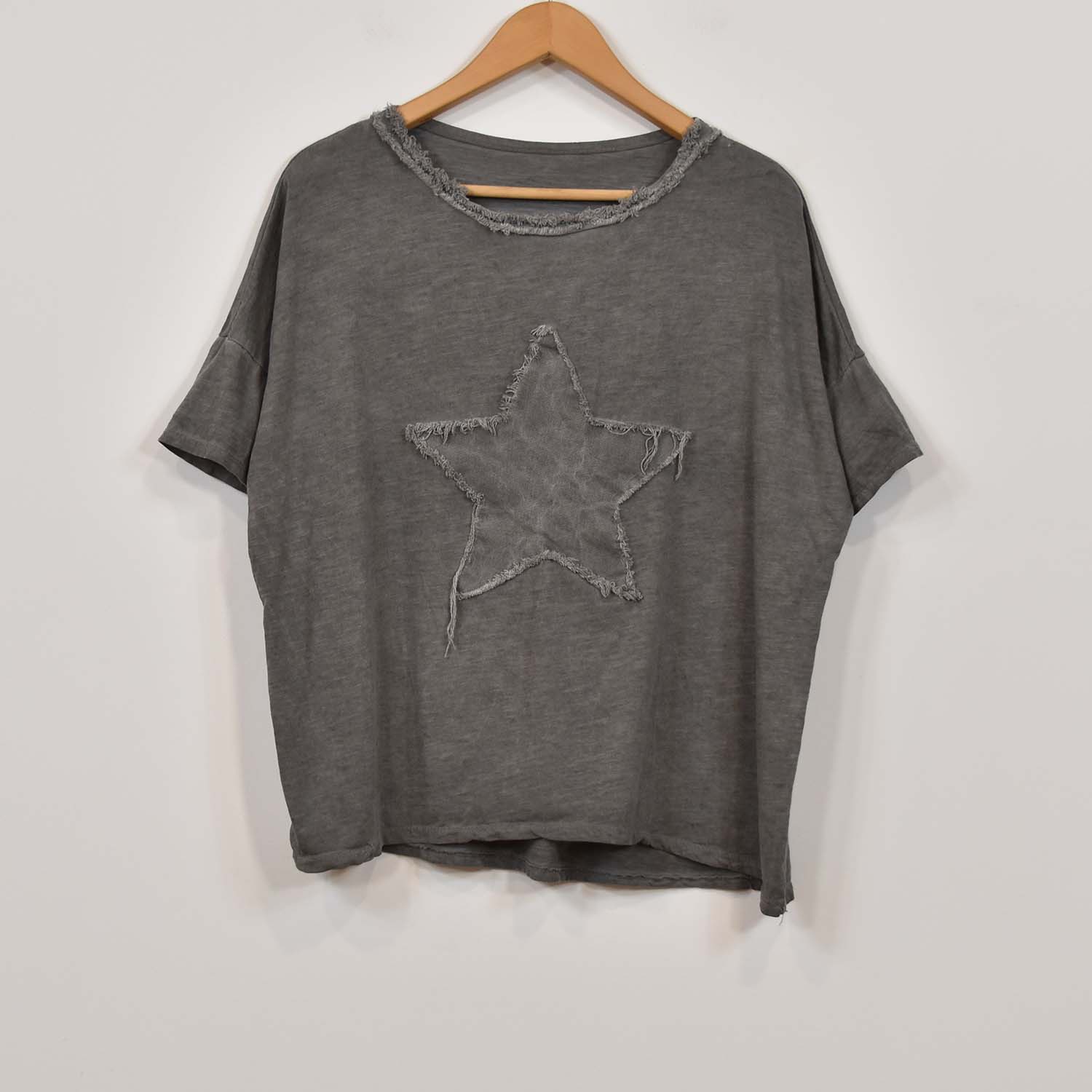 Camiseta estrella flecos gris