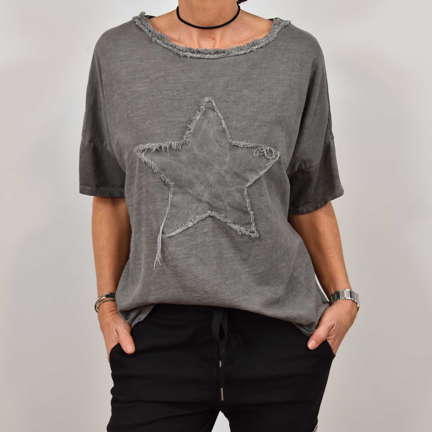 Camiseta estrella flecos gris