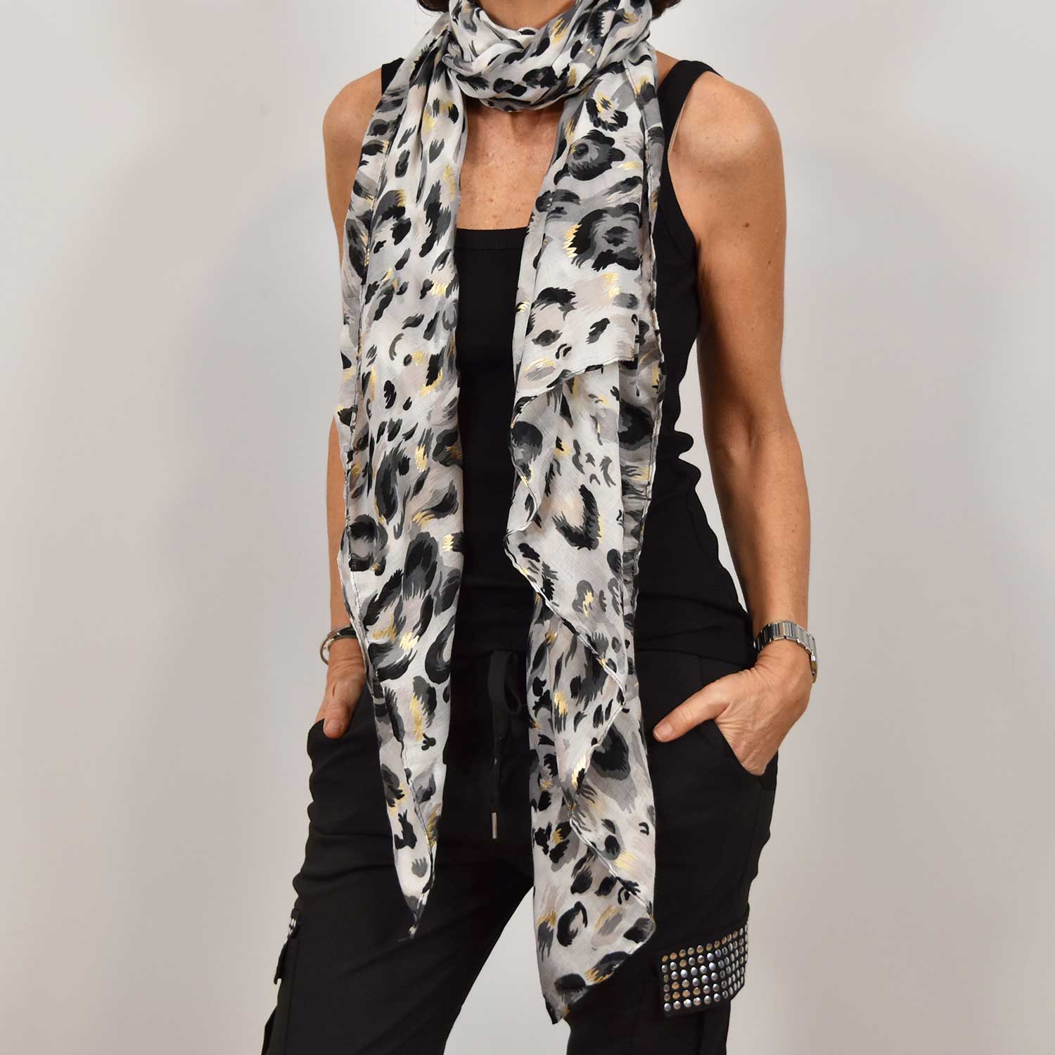 Grey leopard shiny foulard