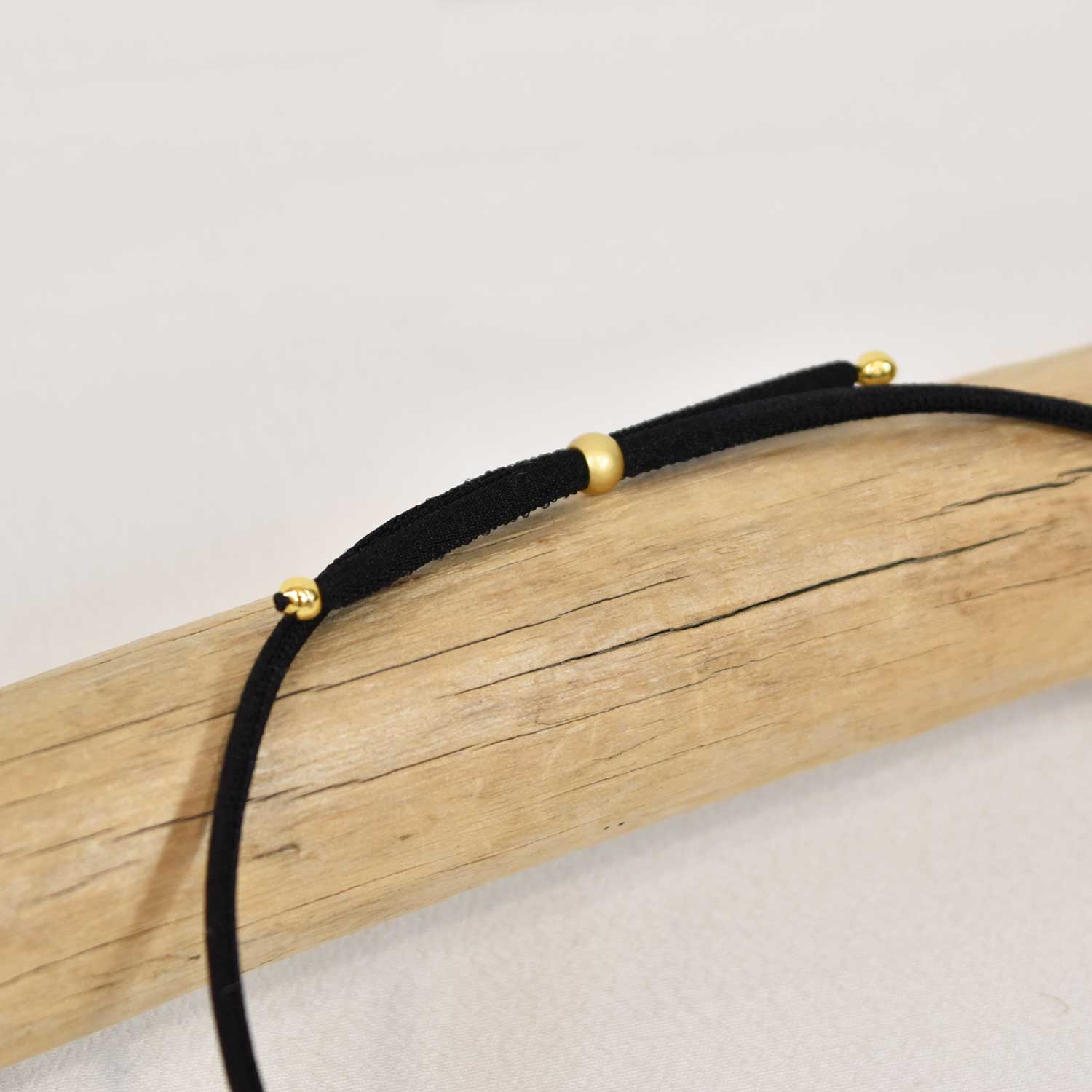 Black golden elastic necklace