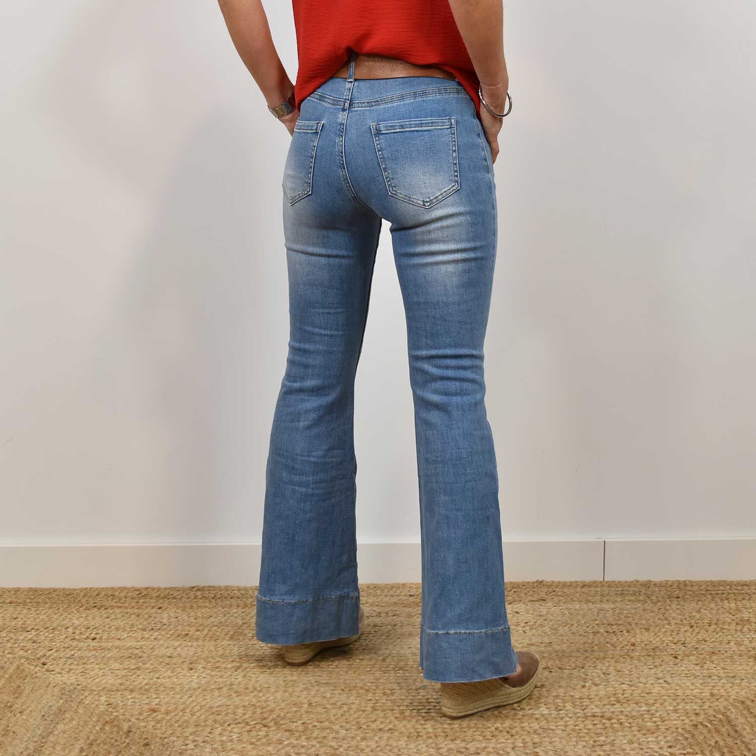 Pockets flared jeans