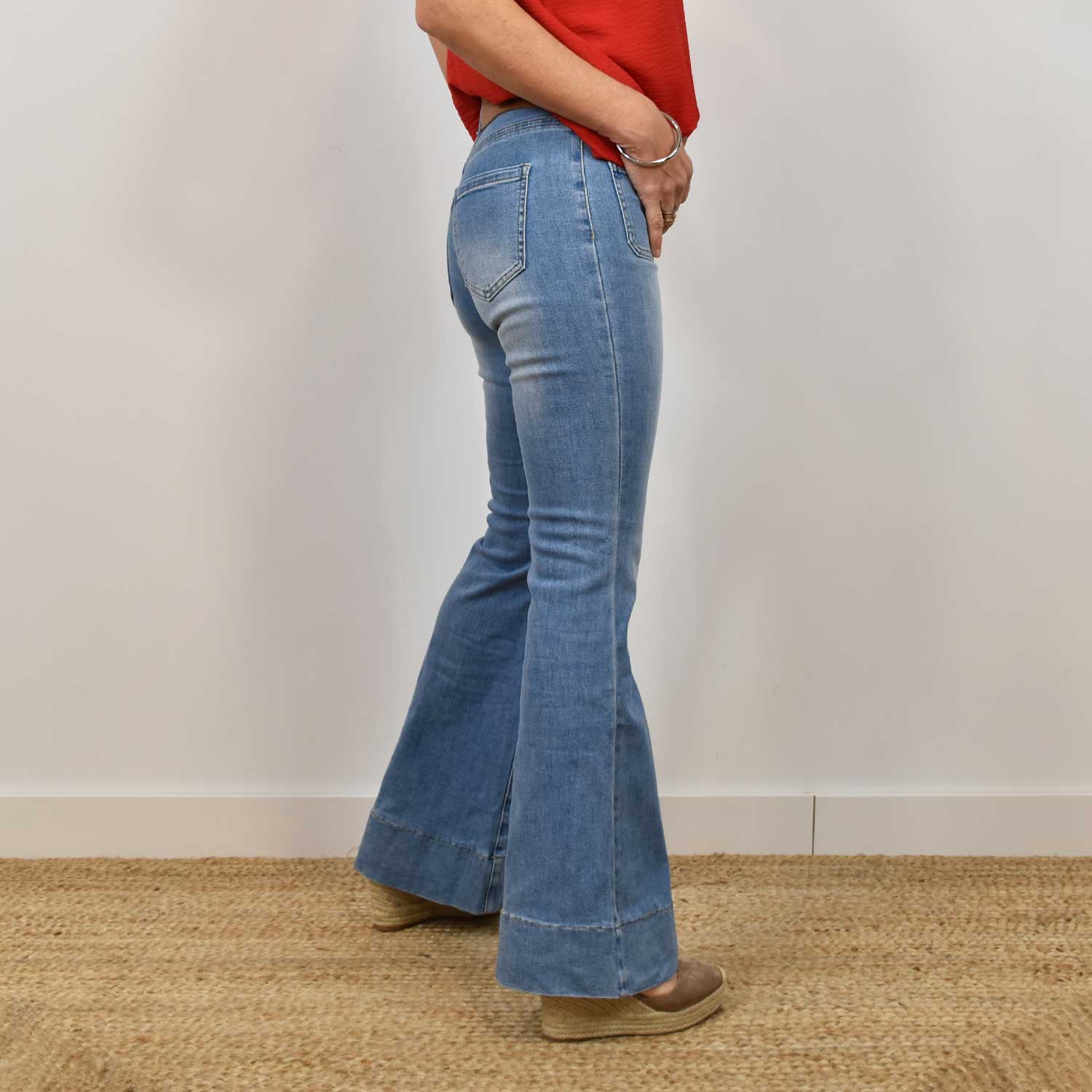 Pockets flared jeans