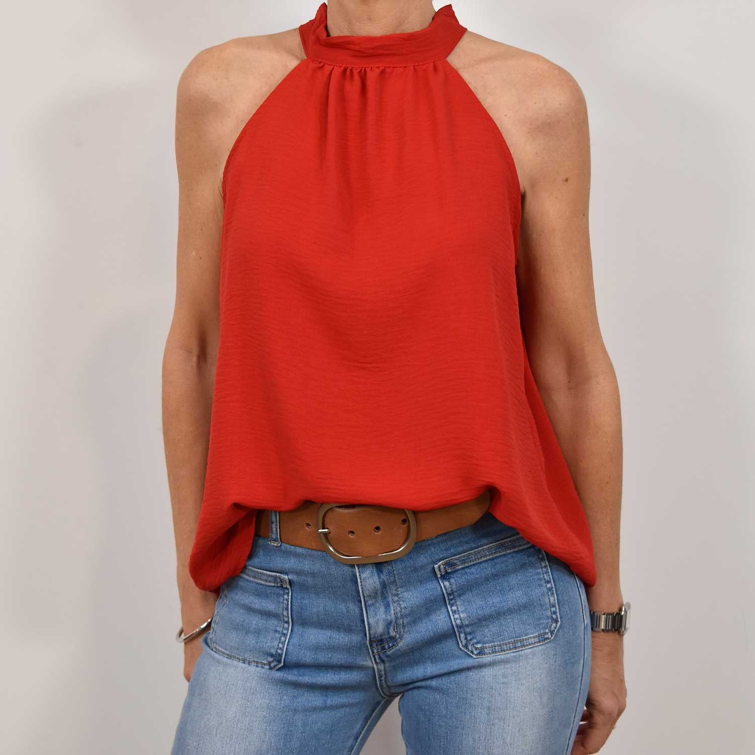 Top halter bouton rouge