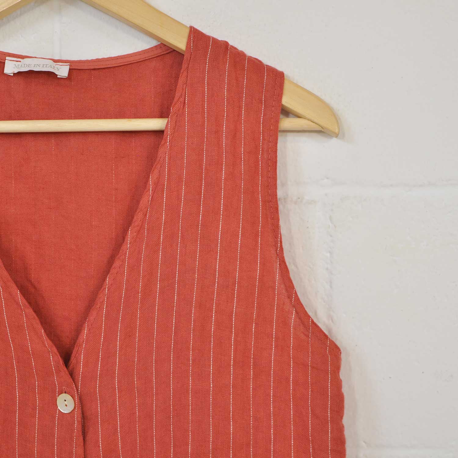 Red linen stripes vest
