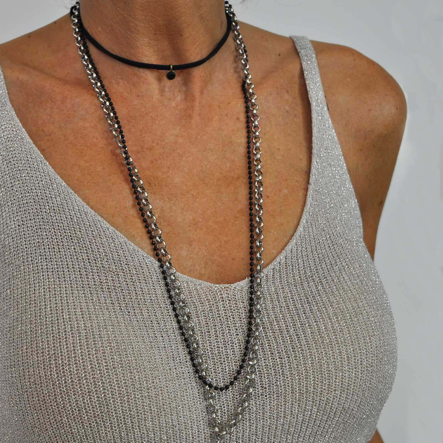 Black beaded chains
