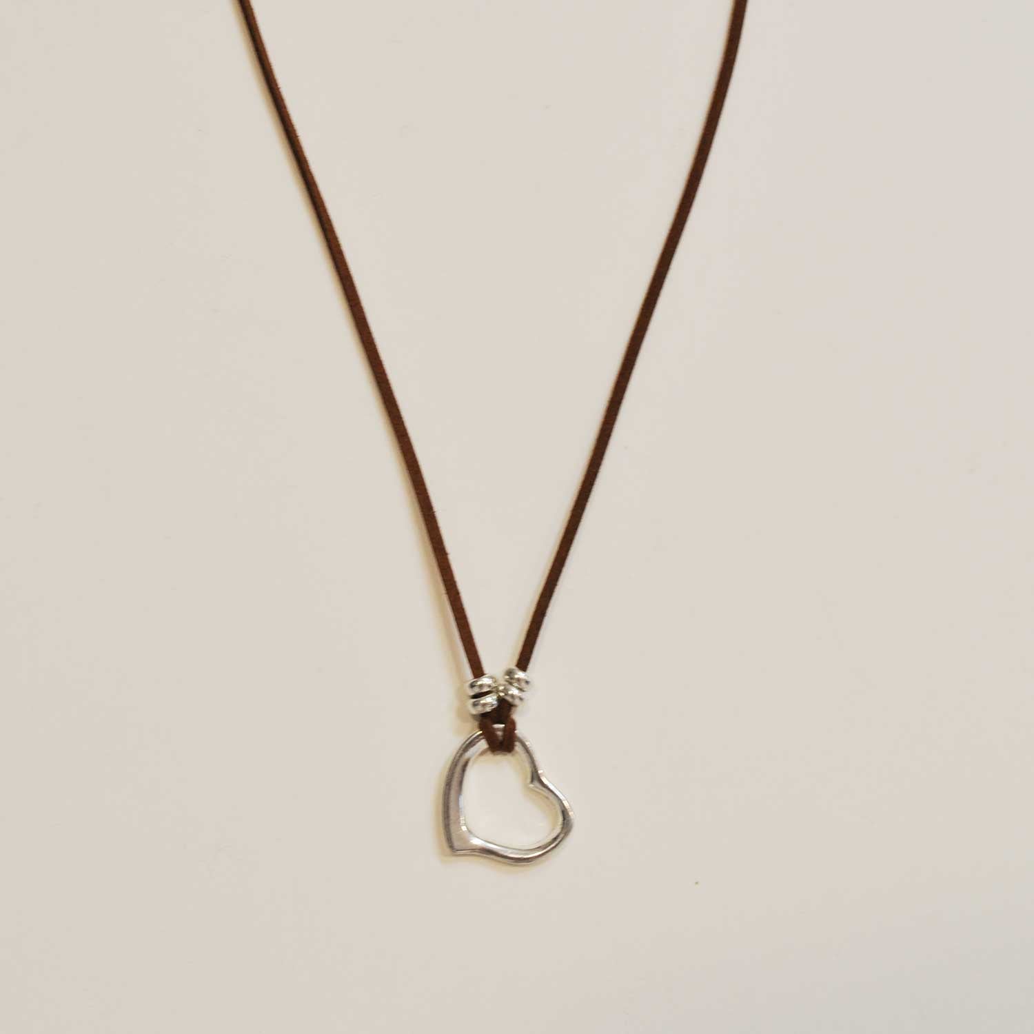 Short heart necklace
