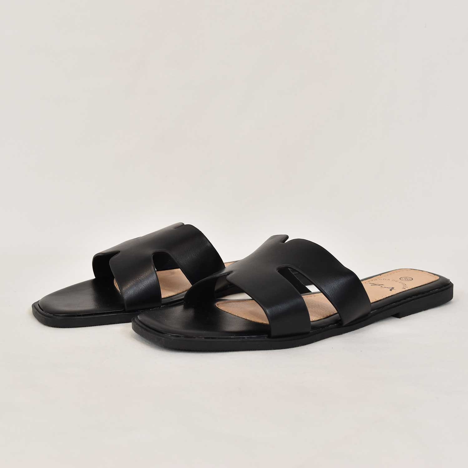 Black crossed sandal