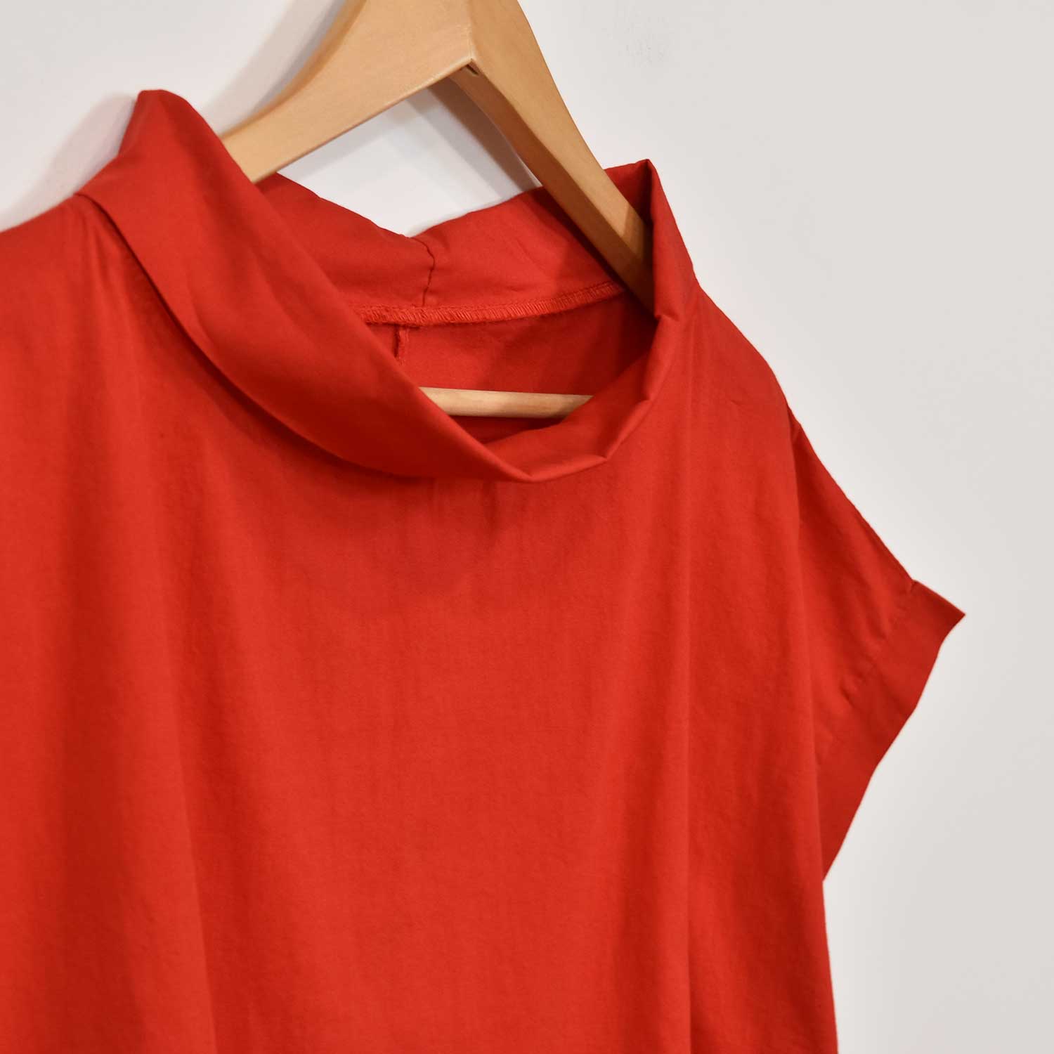 Red crew neck short sleeve blouse