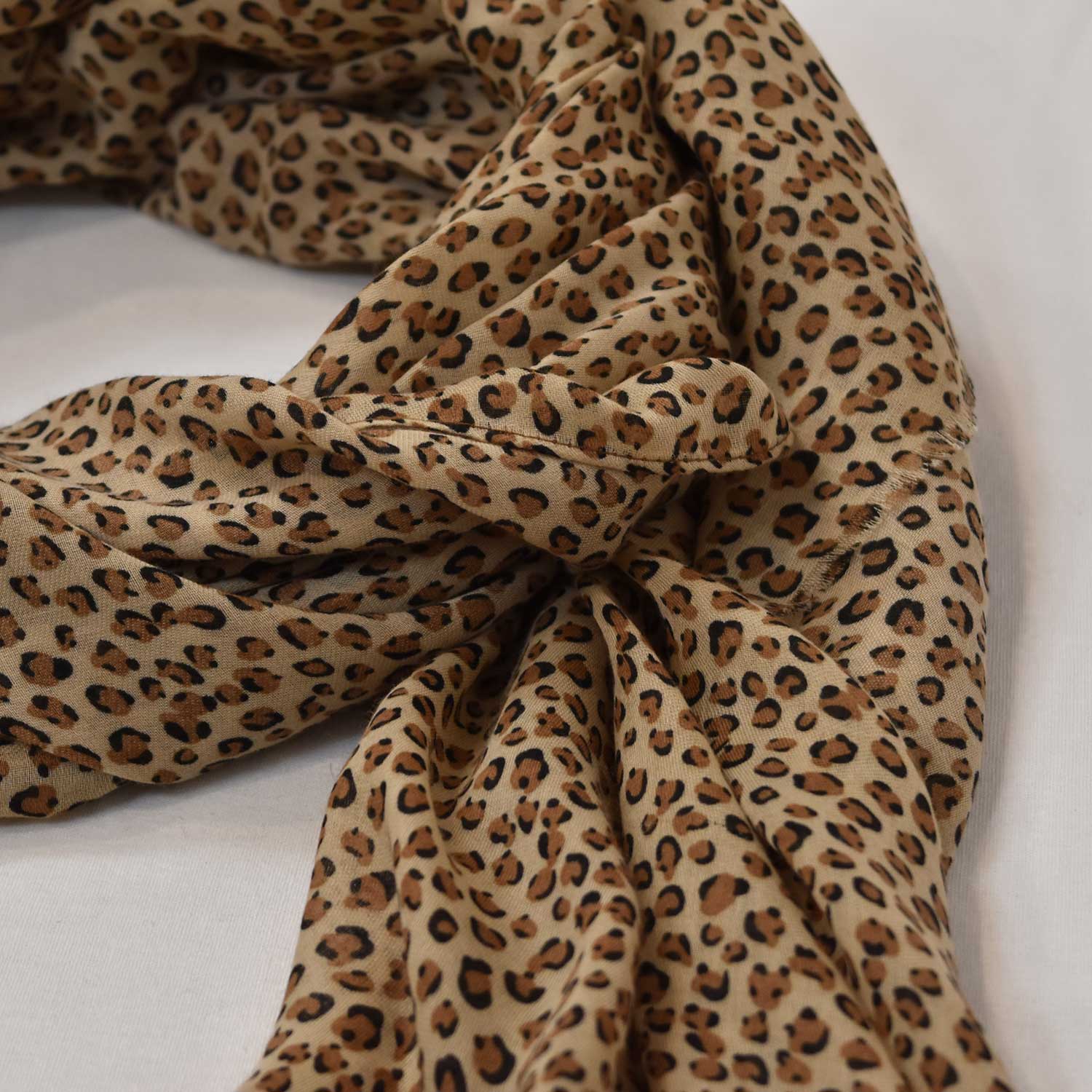 Brown leopard foulard