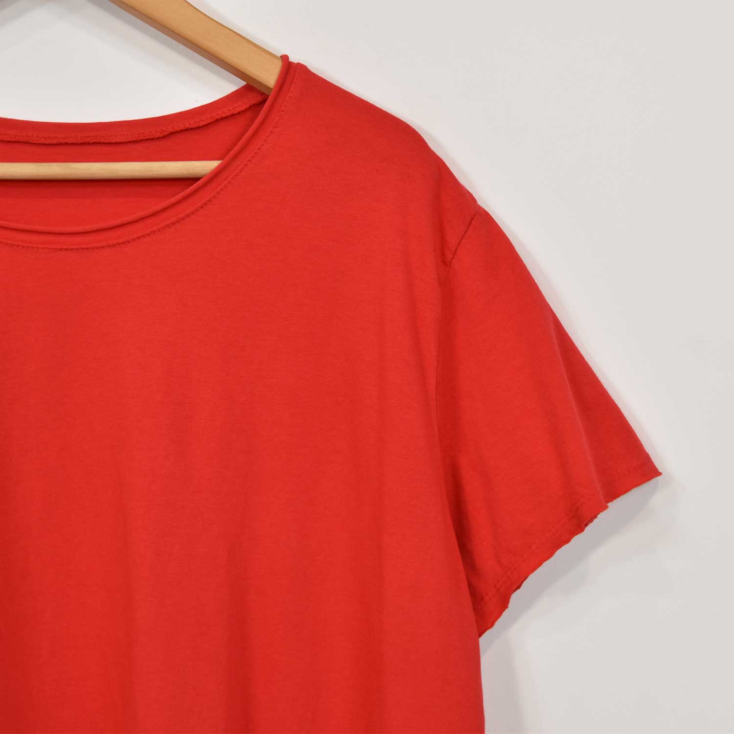 T-shirt de base asymétrique court rouge