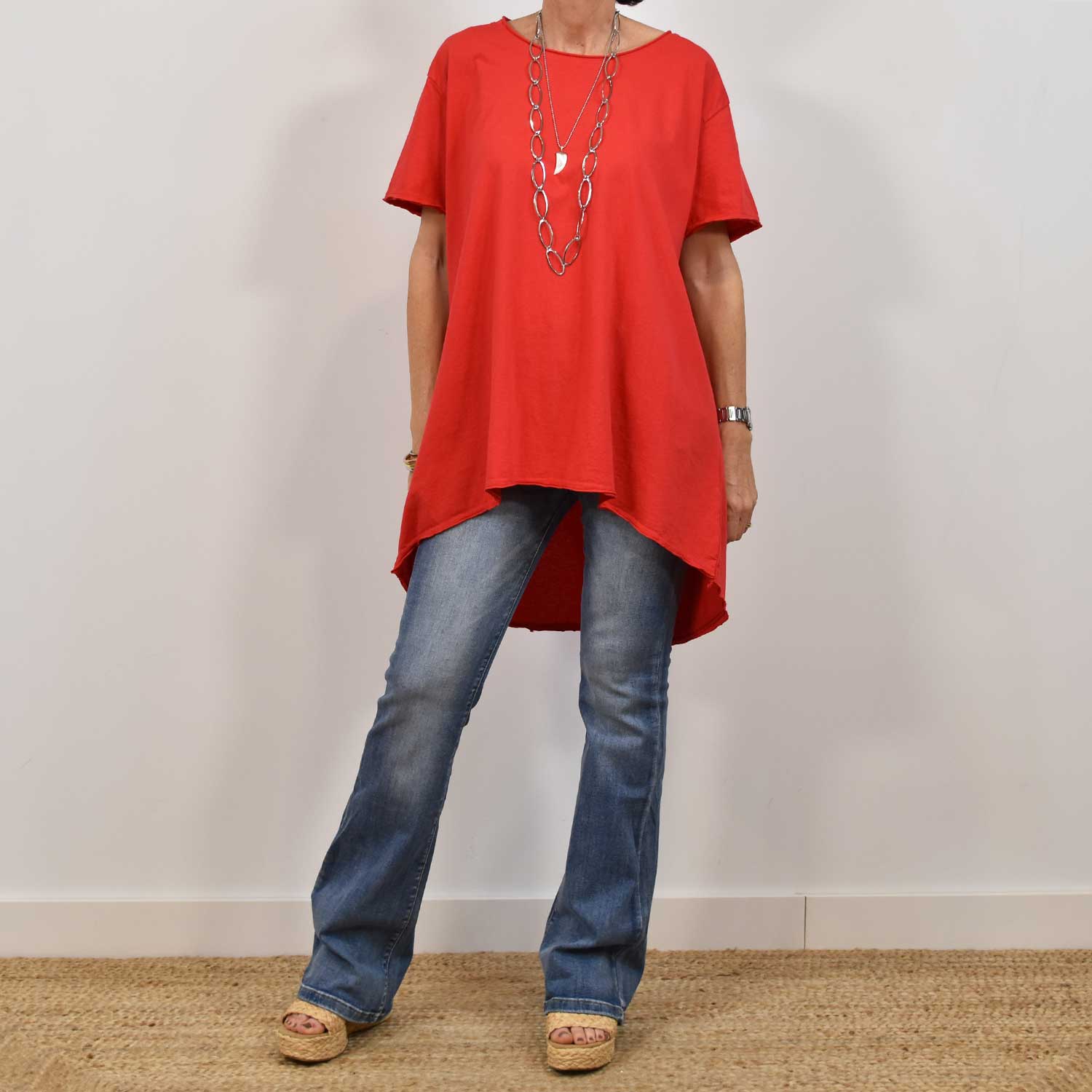 Camiseta asimétrica manga corta roja