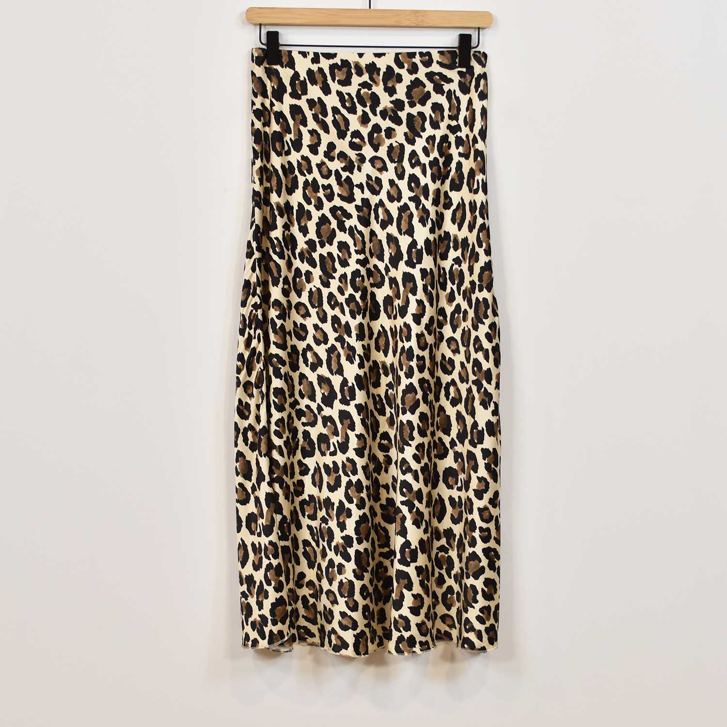 Falda midi satinada leopardo