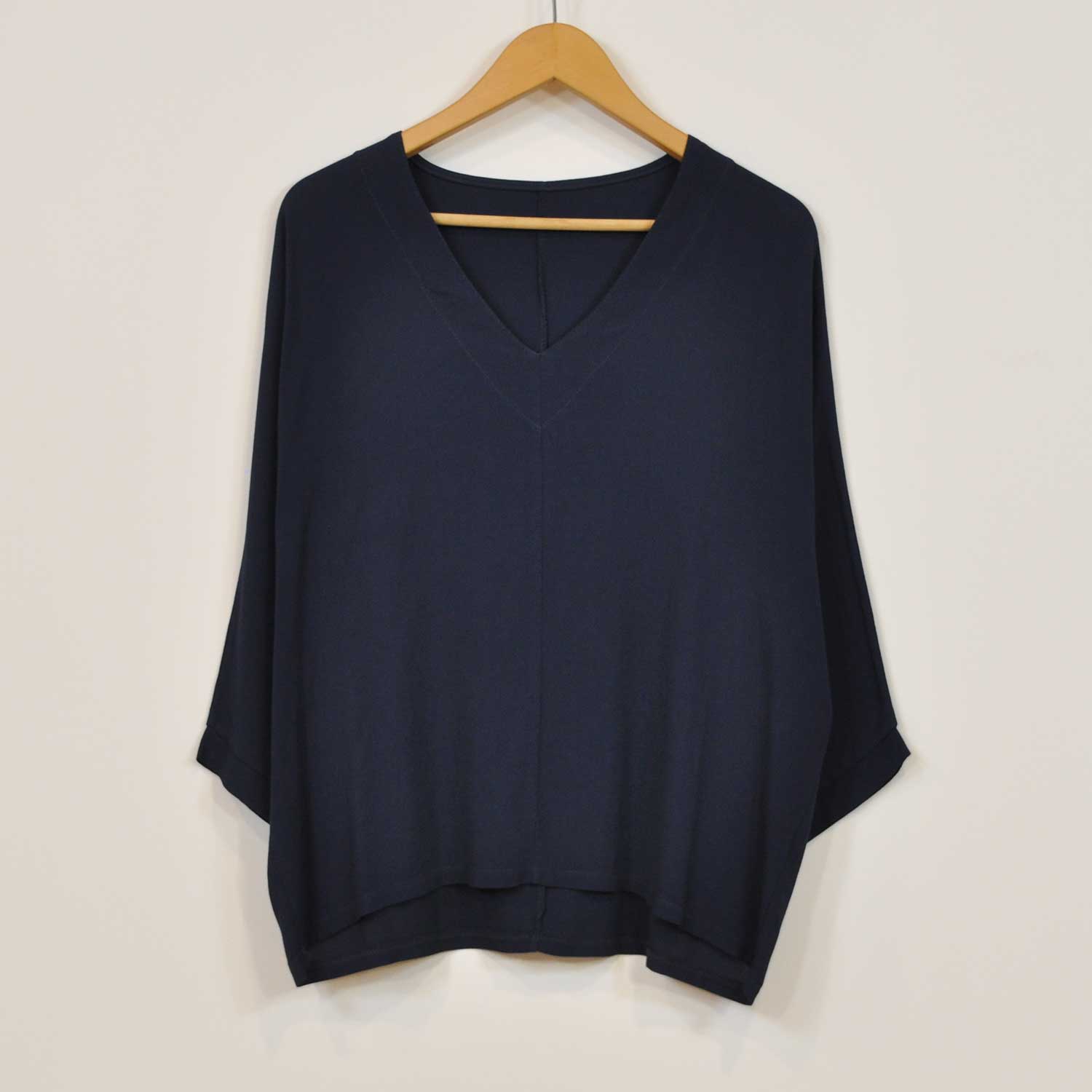 Dark blue V-neck sewing blouse