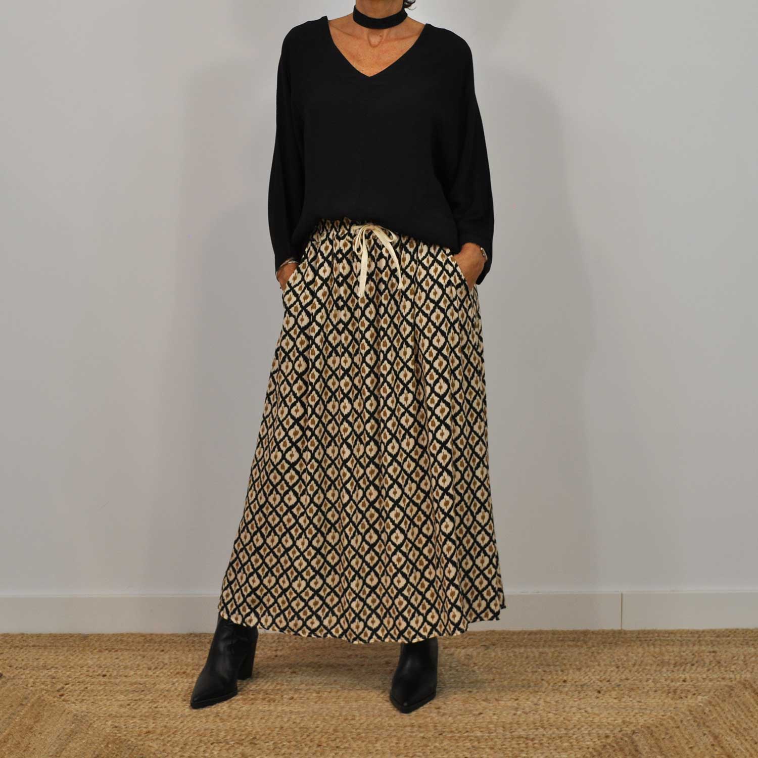 Black print pocket skirt
