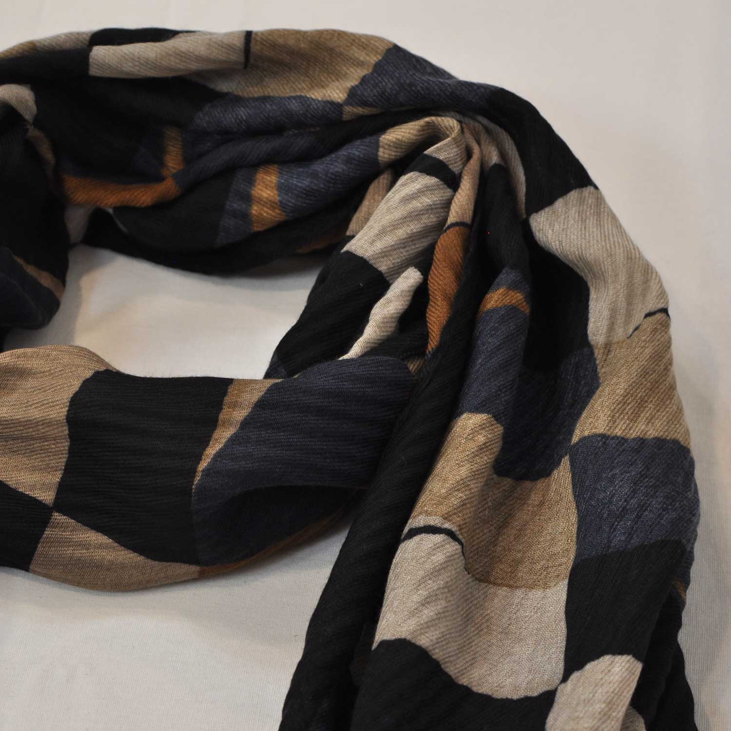 Brown geometric foulard