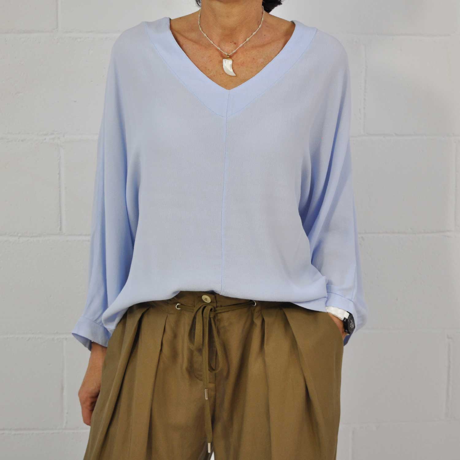 Blue V-neck sewing blouse