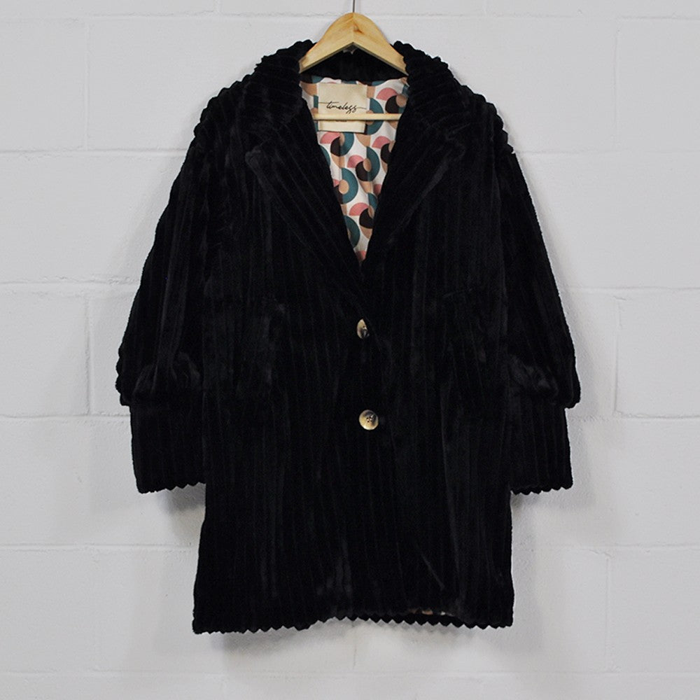 abrigo-terciopelo-negro-5012n
