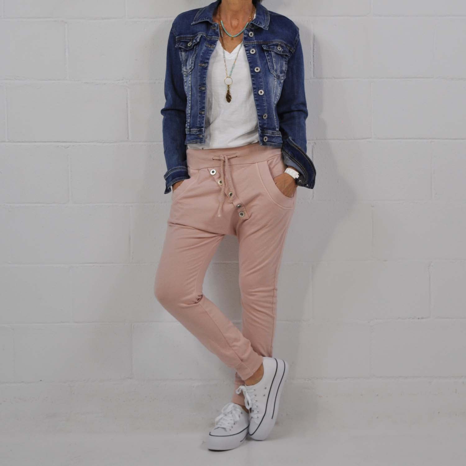 Womens Pink Pants Outfit