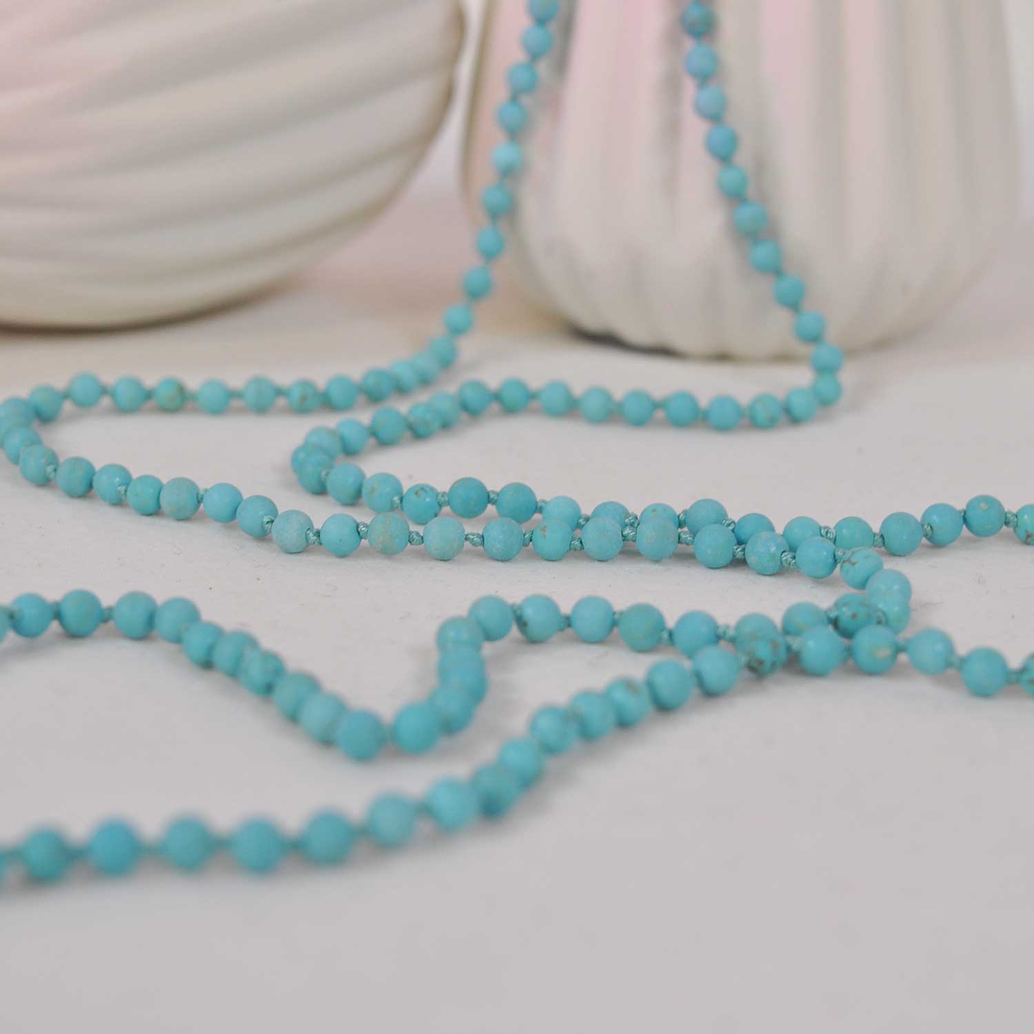 Collier de perles en verre turquoise