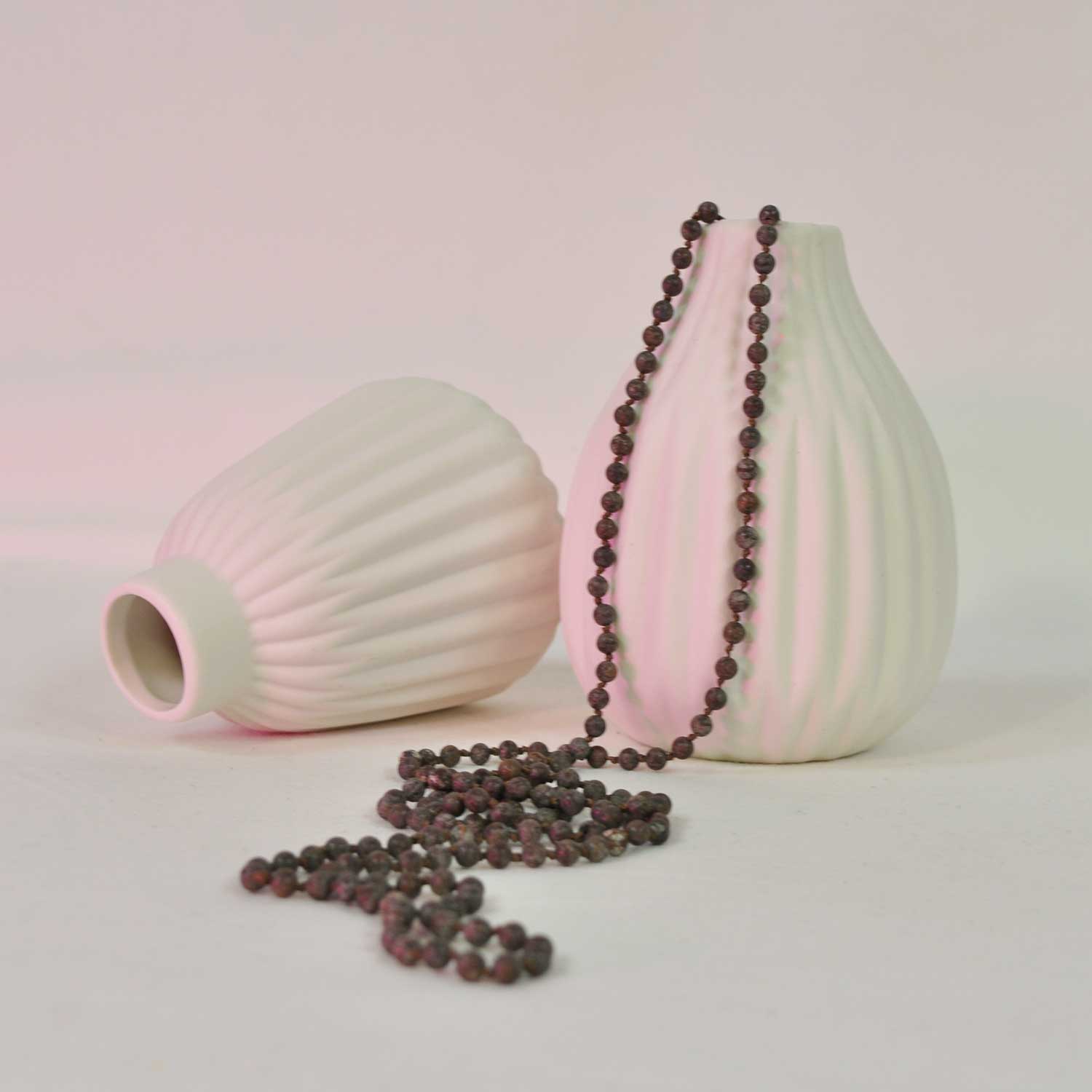 Collier de perles en verre taupe