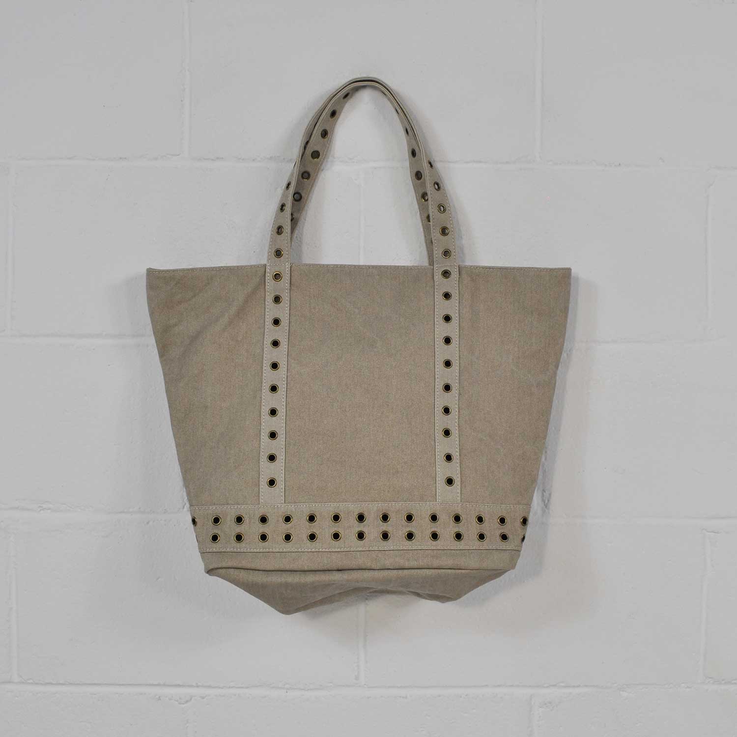 Canvas bag with studs