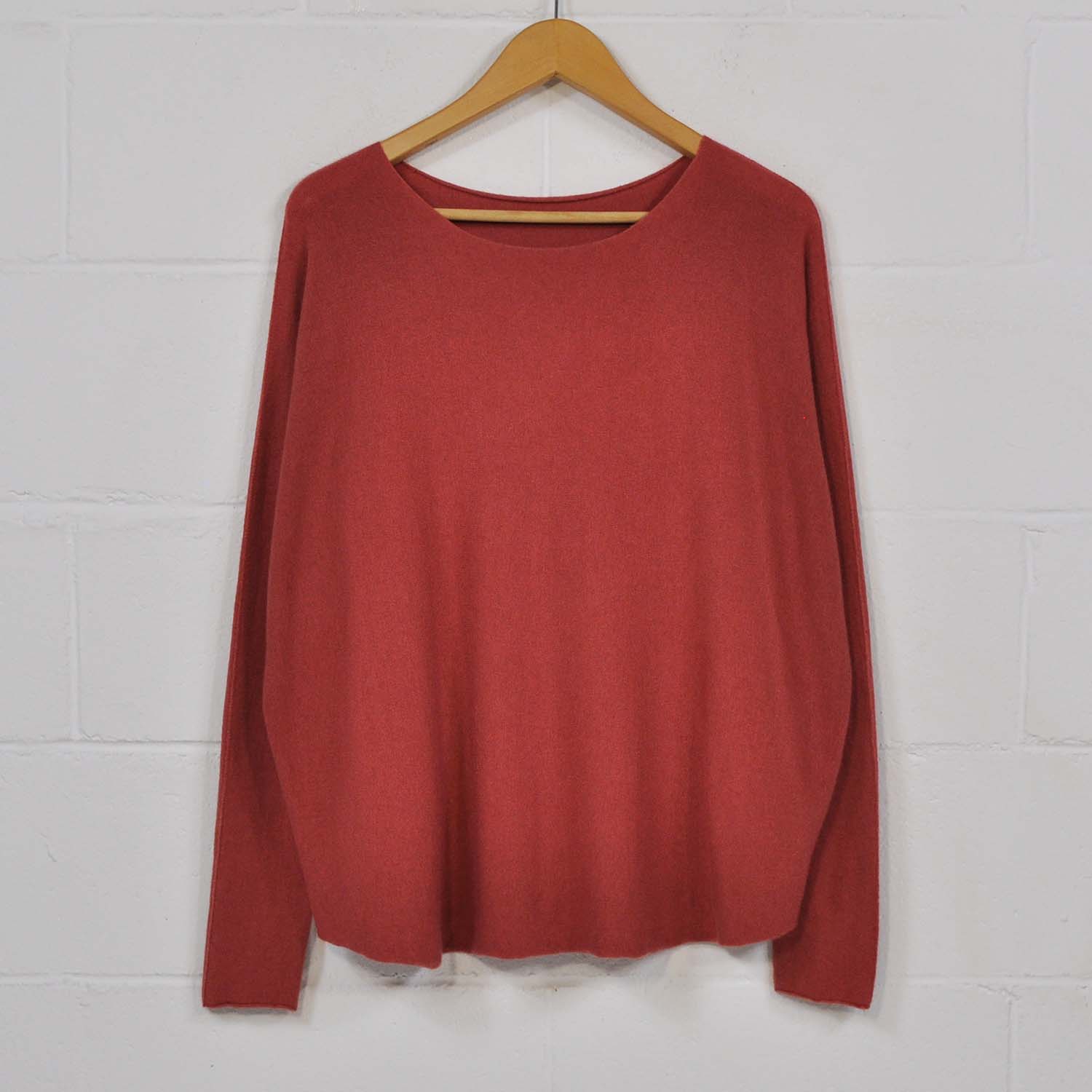 Pull en tricot basique cerise