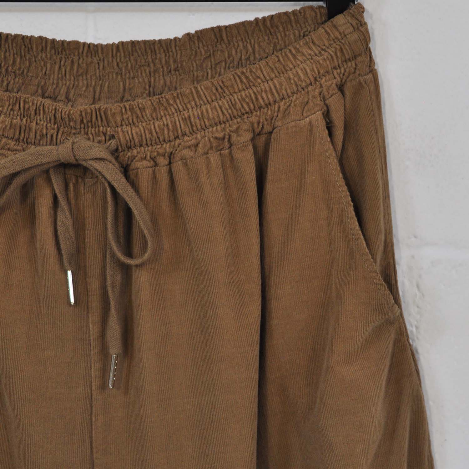 Pantalón micropana camel