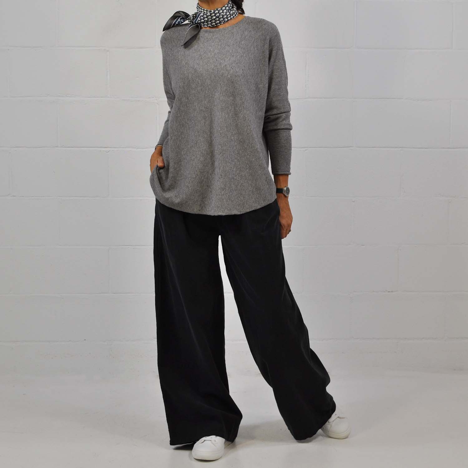 Pull in tricot basique gris