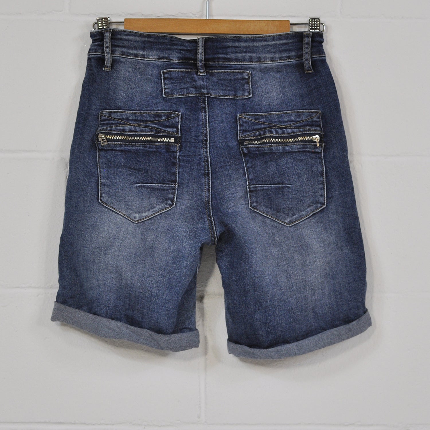 Denim zip and buttons shorts