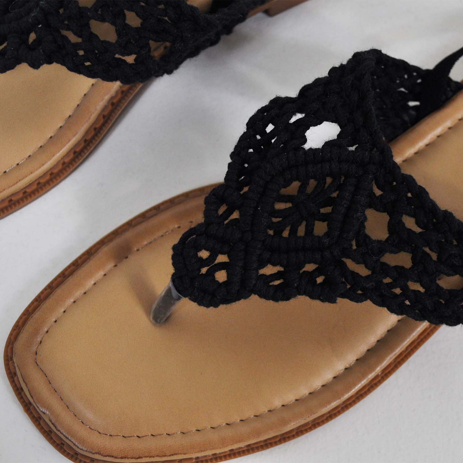 Sandale au crochet noir