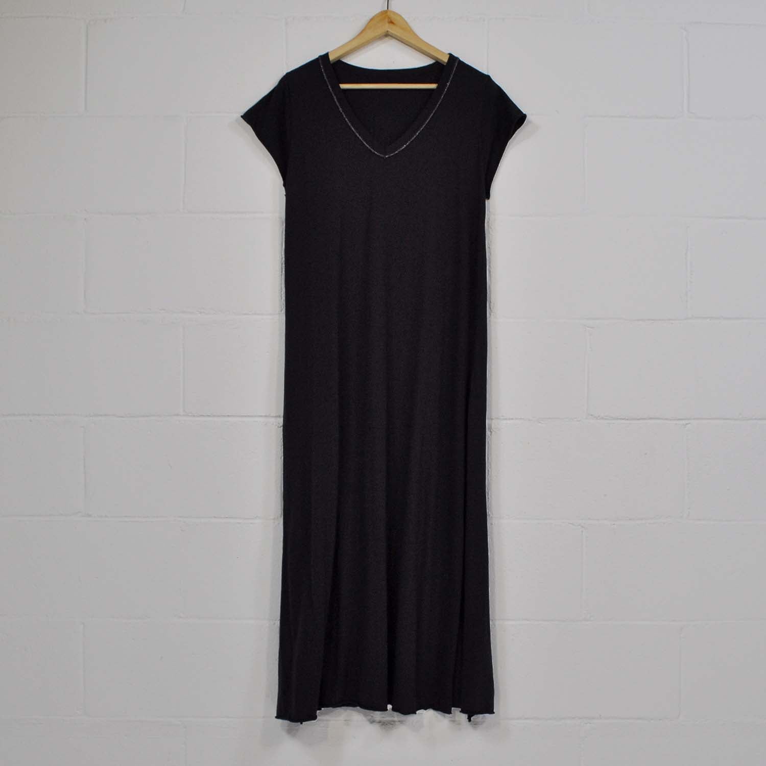 Shiny neckline black dress