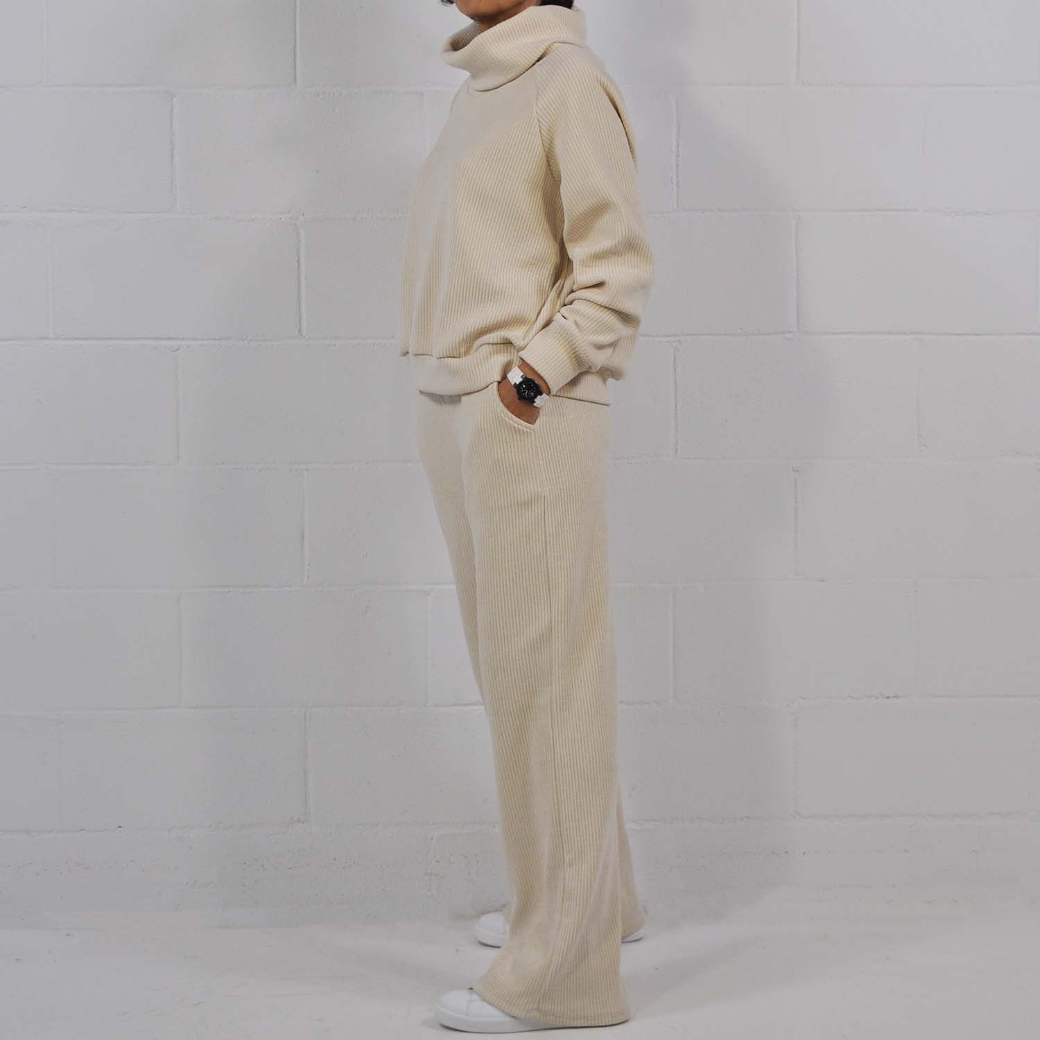 Pantalón suave beige