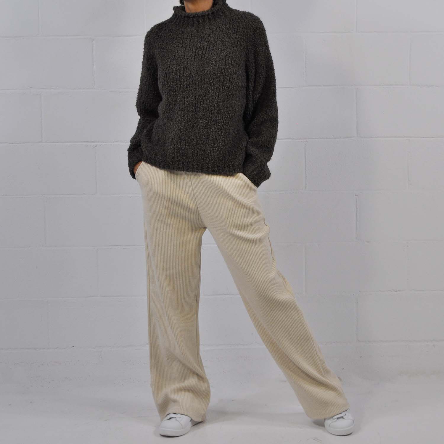 Pantalón suave beige