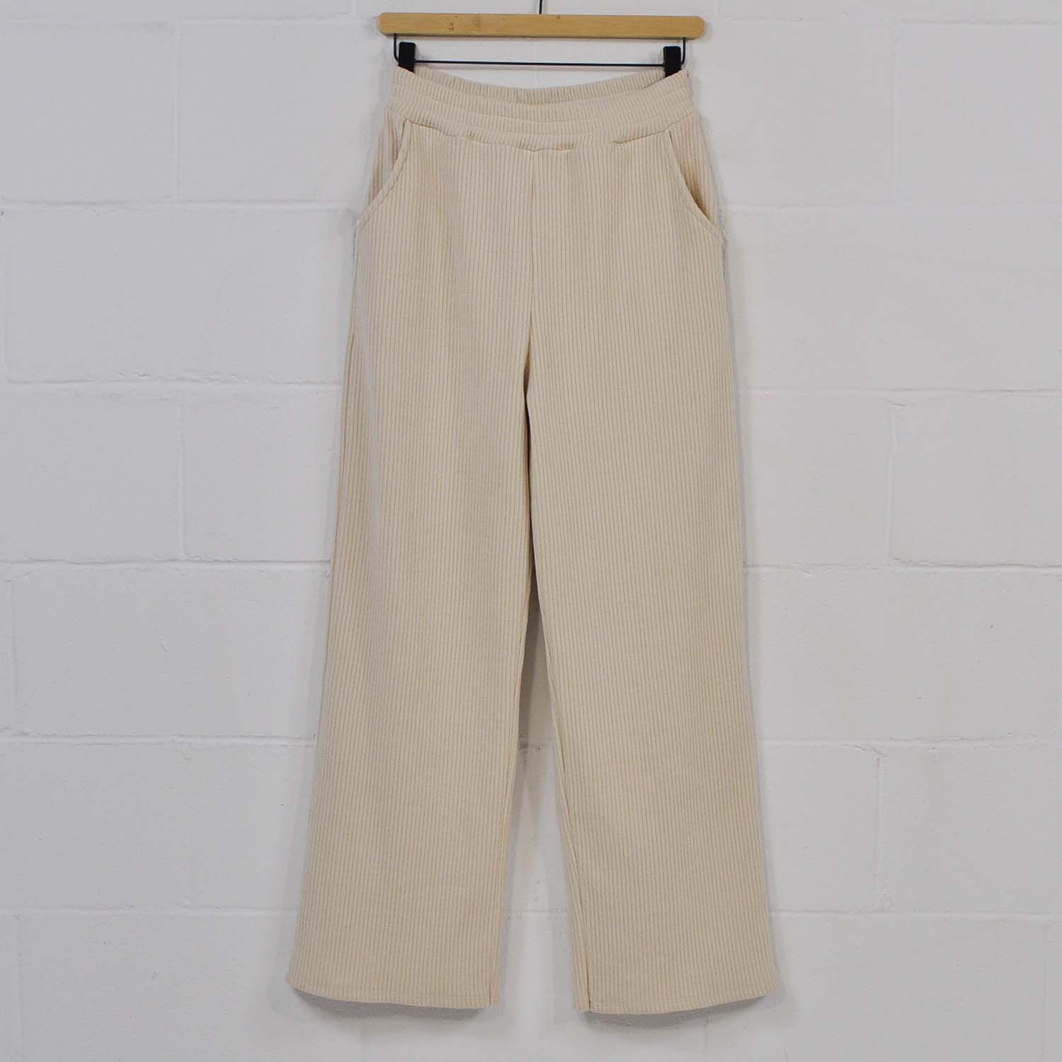 Pantalón suave beige