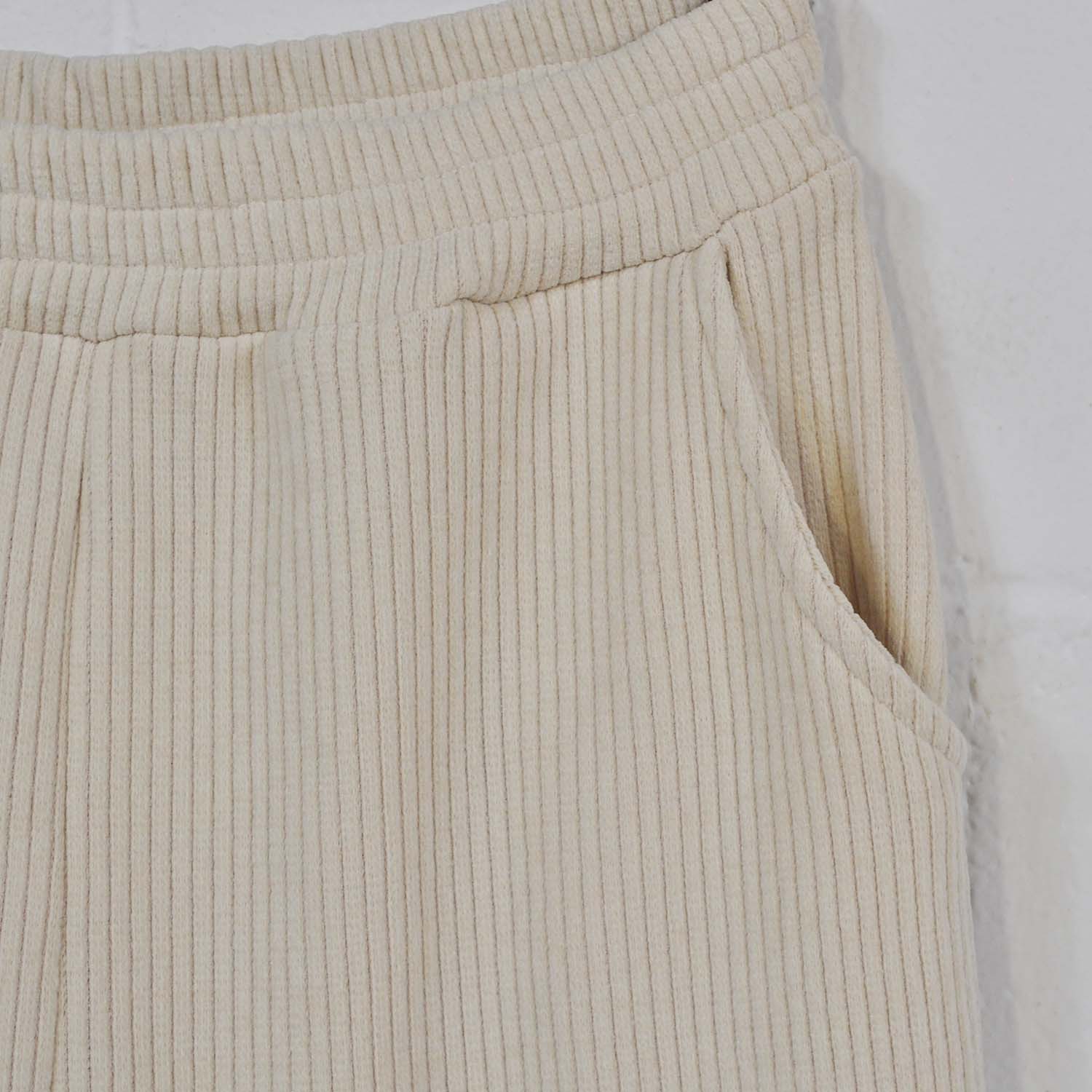 Pantalón suave beige