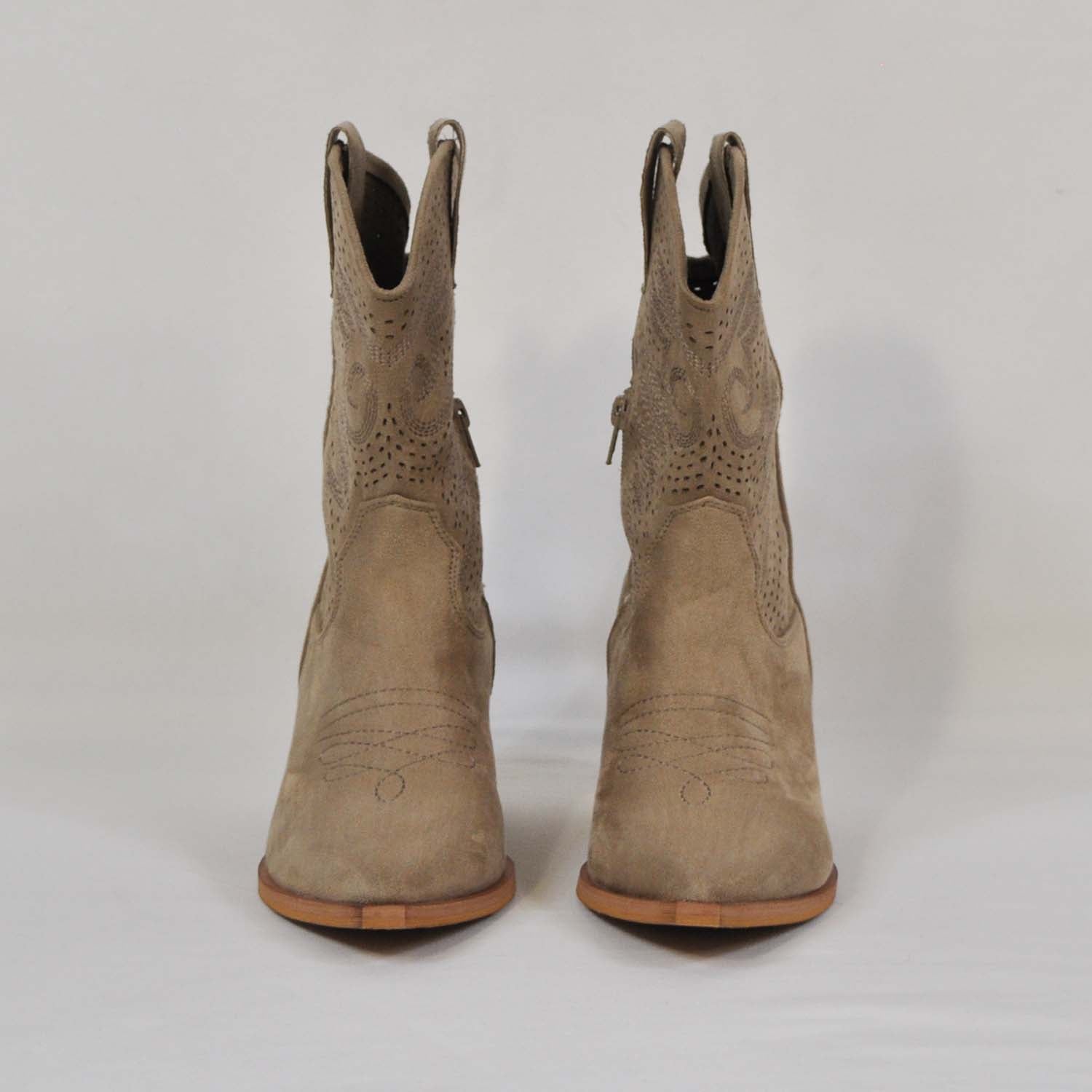 Beige western boots