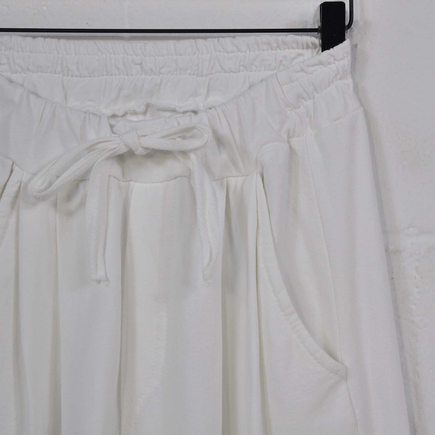 White pleated pants